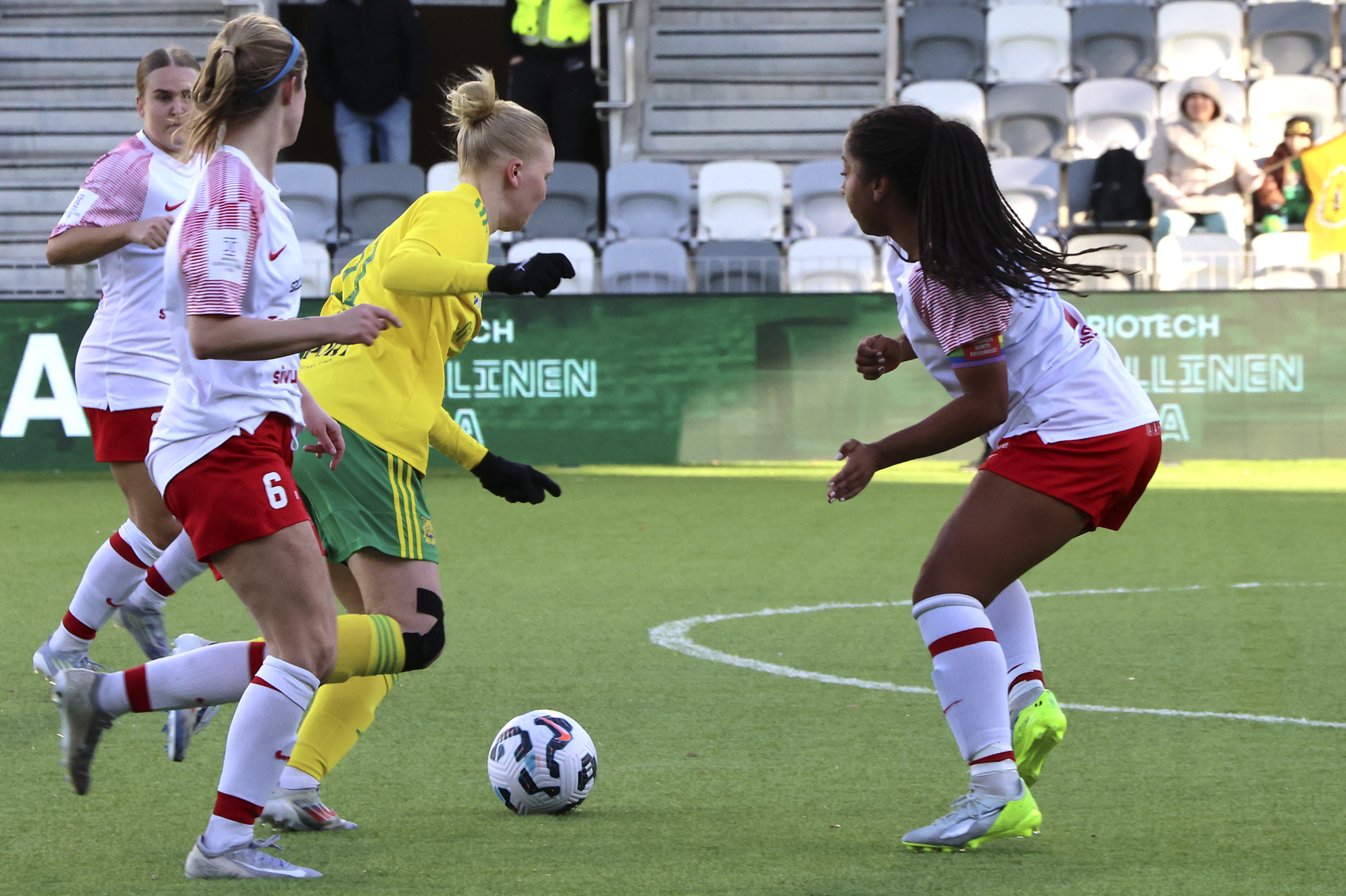 ilvesnaisetjalkapallo.fi